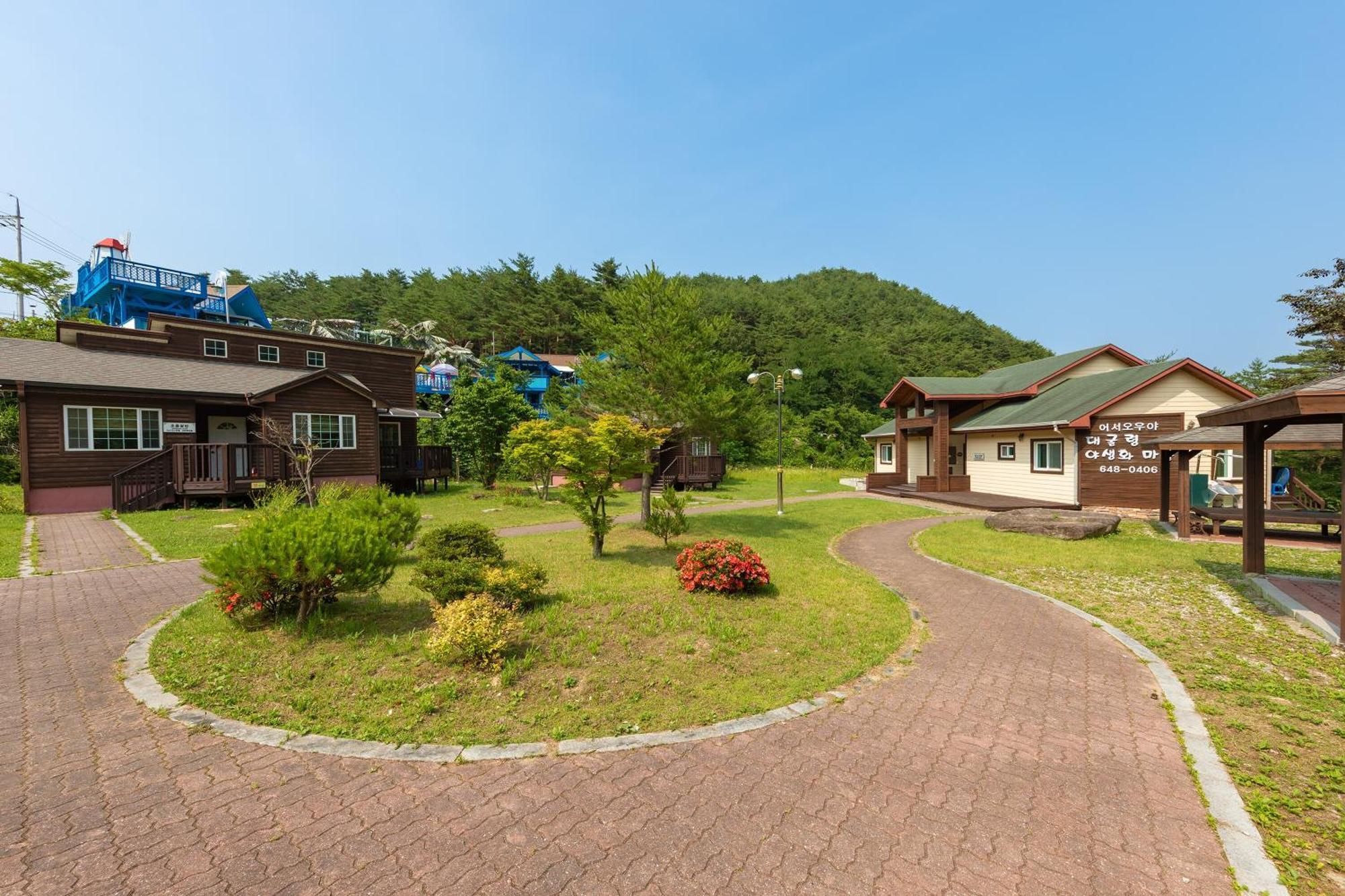 Gangneung Yasaenghwa Maeul Hotel Екстериор снимка