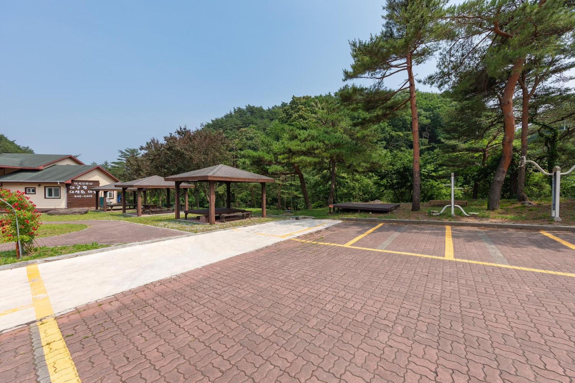 Gangneung Yasaenghwa Maeul Hotel Екстериор снимка