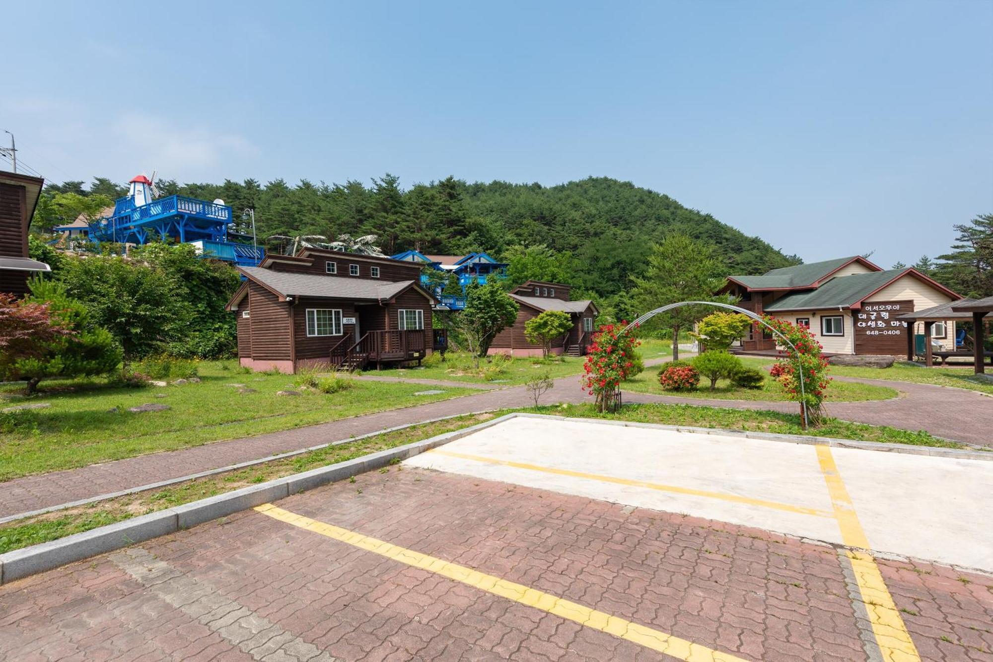 Gangneung Yasaenghwa Maeul Hotel Екстериор снимка